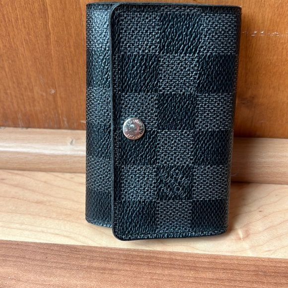 Louis Vuitton Other - Louis Vuitton Key Holder